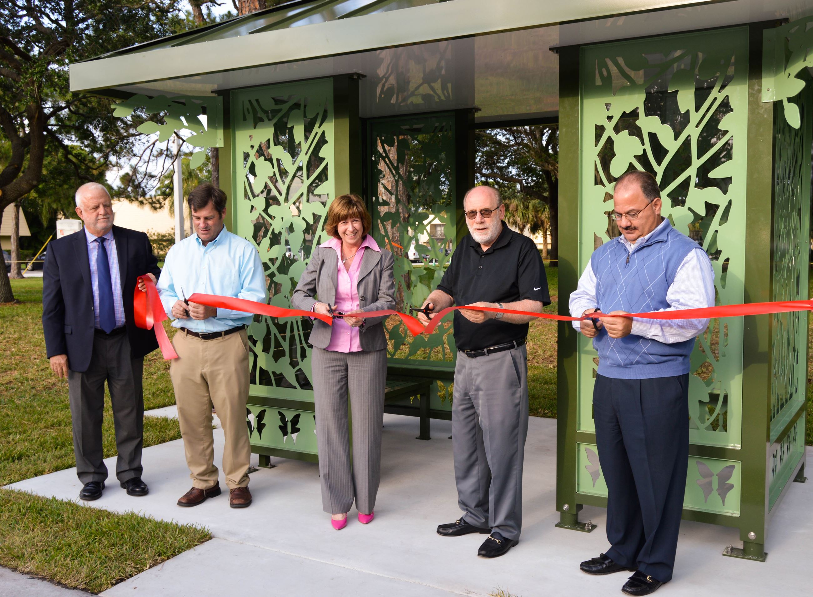 Artistic Bus Shelter Ribbon Cutting2-2